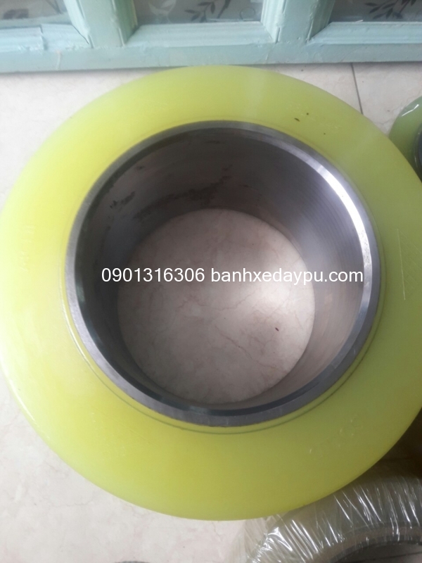 Xe nâng điện SUMITUMO bánh lái PU 394x152x254 Xe nâng điện SUMITUMO bánh lái PU 394x152x254