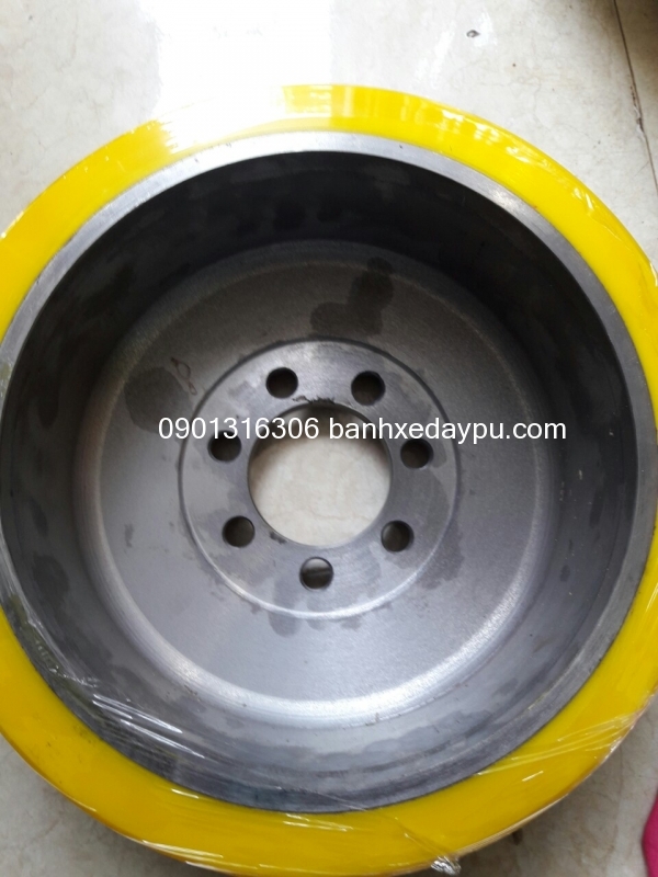 Xe nâng BT bánh lái PU 310x130 cốt 80 Xe nâng BT bánh lái PU 310x130 cốt 80