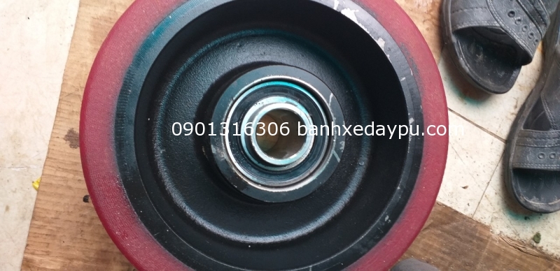 Bánh tải xe nâng BT 300x100 cho RRE180 Bánh tải xe nâng BT 300x100 cho RRE180