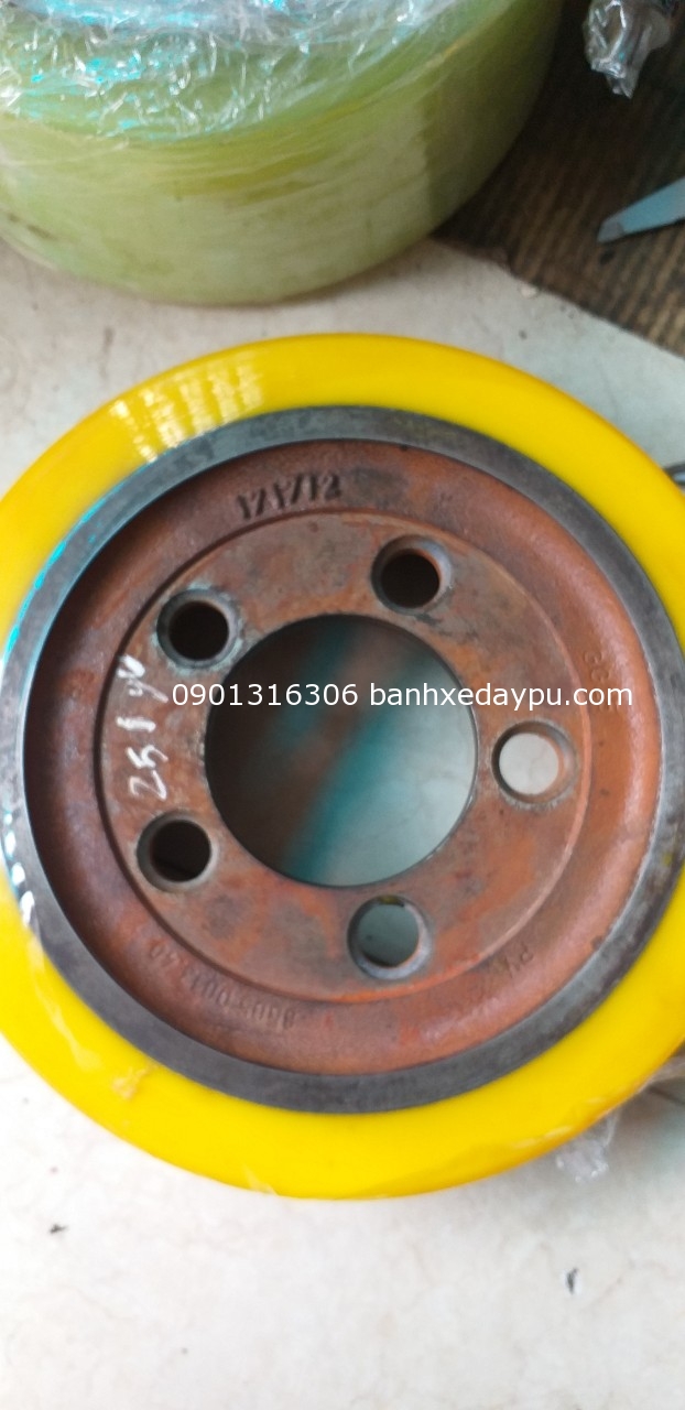 Bánh xe nâng điện Linde T20, T20SP, T20AP, banh xe pu, bánh lái 343x135 Bánh xe nâng điện Linde T20, T20SP, T20AP, banh xe pu, bánh lái 343x135