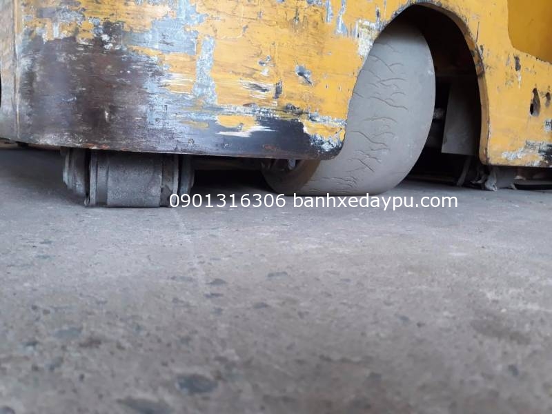 Xe nâng điện komatsu bánh cân bằng 1227x90 bánh lái 360x180 FBR 15 Xe nâng điện komatsu bánh cân bằng 1227x90 bánh lái 360x180 FBR 15