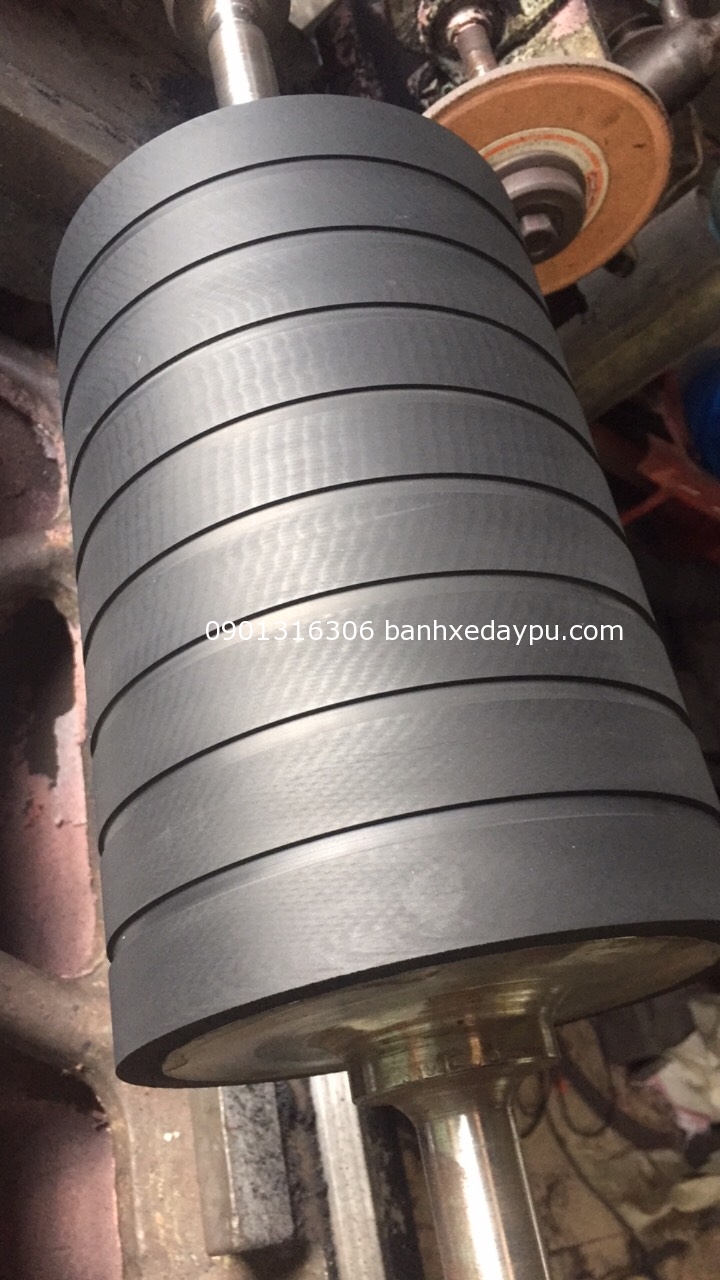 Gia công bọc Trục Cao Su chạy rãnh