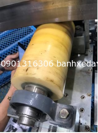 chuyên gia công Trục Pu con lăn thép 160mm x 400 mm PU vàng chuyên gia công Trục Pu con lăn thép 160mm x 400 mm PU vàng