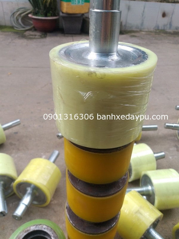 Gia công con lăn Pu Thép 130x80mm cốt 25mm Gia công con lăn Pu Thép 130x80mm cốt 25mm