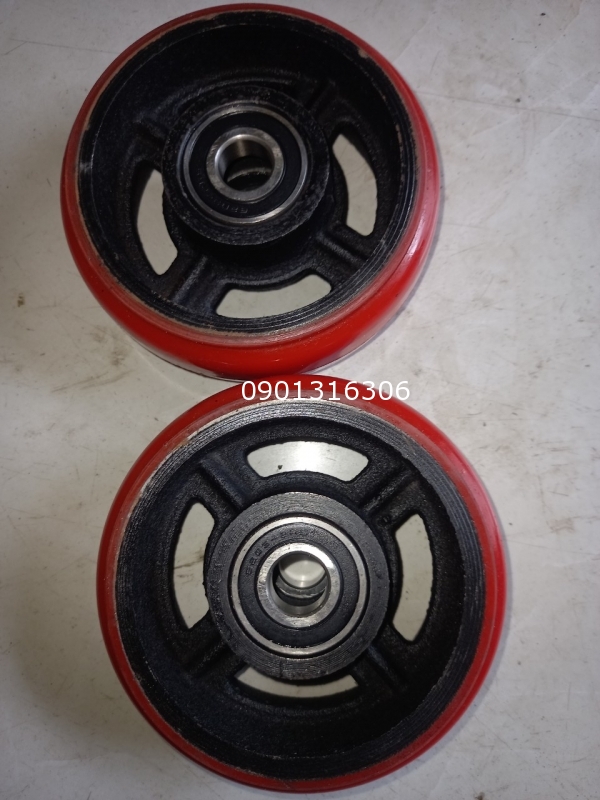Bánh xe đẩy PU Gang hàn quốc 130x50 bạc đan 6203 Bánh xe đẩy PU Gang hàn quốc 130x50 bạc đan 6203